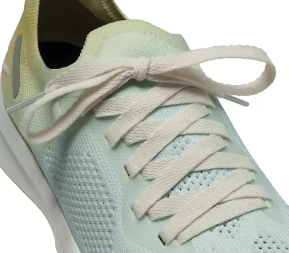 New Flux Women Sneakers